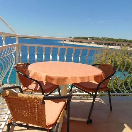 Obitelji Lemac Apartment Primosten